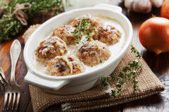 tagAlt.Beef Meatballs with Thyme and Milk