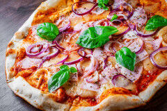 tagAlt.Pizza with Italian Sausage and Onions