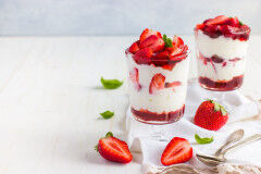 tagAlt.Strawberry Trifle 20212206