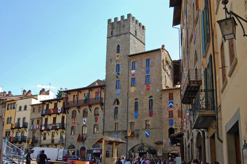tagAlt.Arezzo city center square Cover