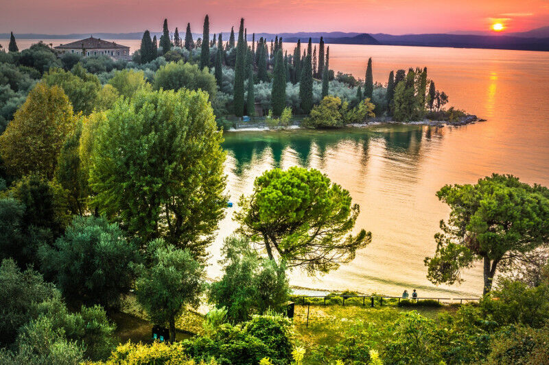 tagAlt.Lake Garda Sunset Panorama Cover