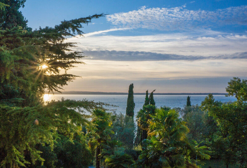 tagAlt.Lake Garda coastal shores panorama cover 20201201