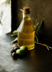 tagAlt.EVO in bottle with olives 5