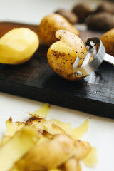 tagAlt.Potato peels with peeler 6