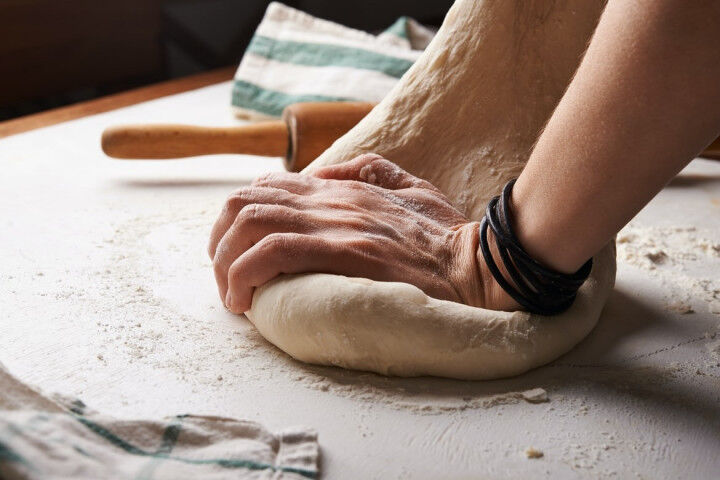 dough-hands_pizza_20220126